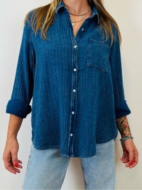 Lola River Malia Gauze Shirt Crinkled Washed Blue Cotton Button Up Size Medium